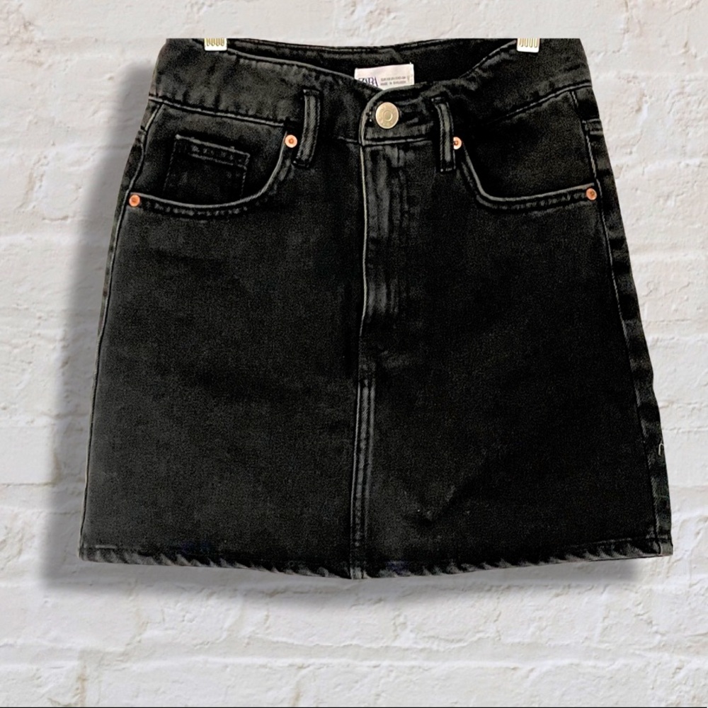 ❤️ZARA DENIM MINI SKIRT NWOT - Picture 2 of 3